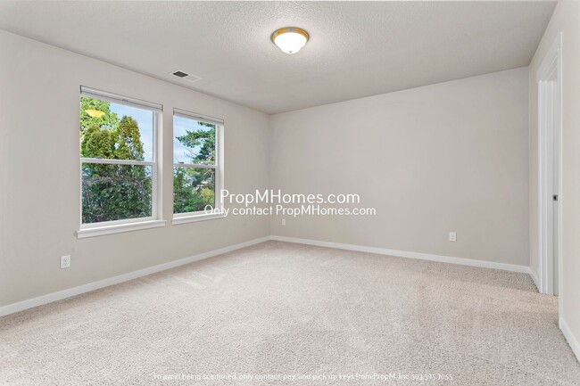 Building Photo - Gorgeous 4 Bedroom in West Linn! - Lovely ...