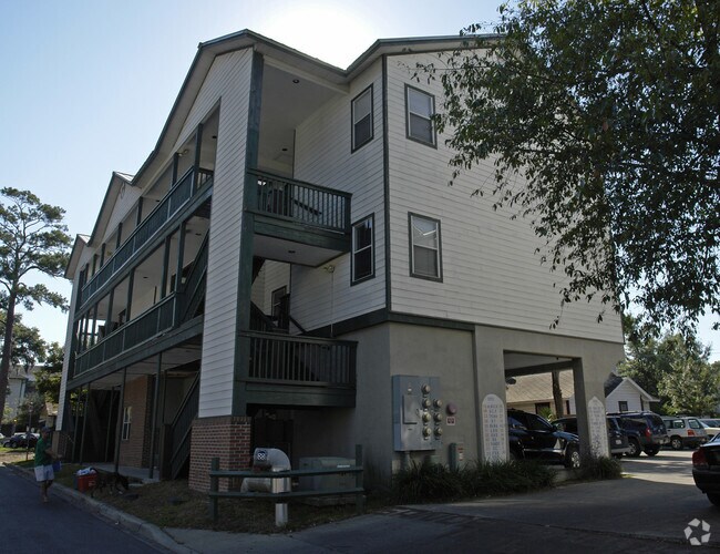 Building Photo - 1615 NW 3rd Ave