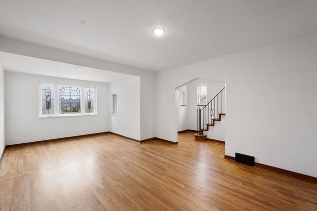 Building Photo - DON'T MISS THIS! BEAUTIFLLY RENOVATED 3 bedroom in Munhall!!