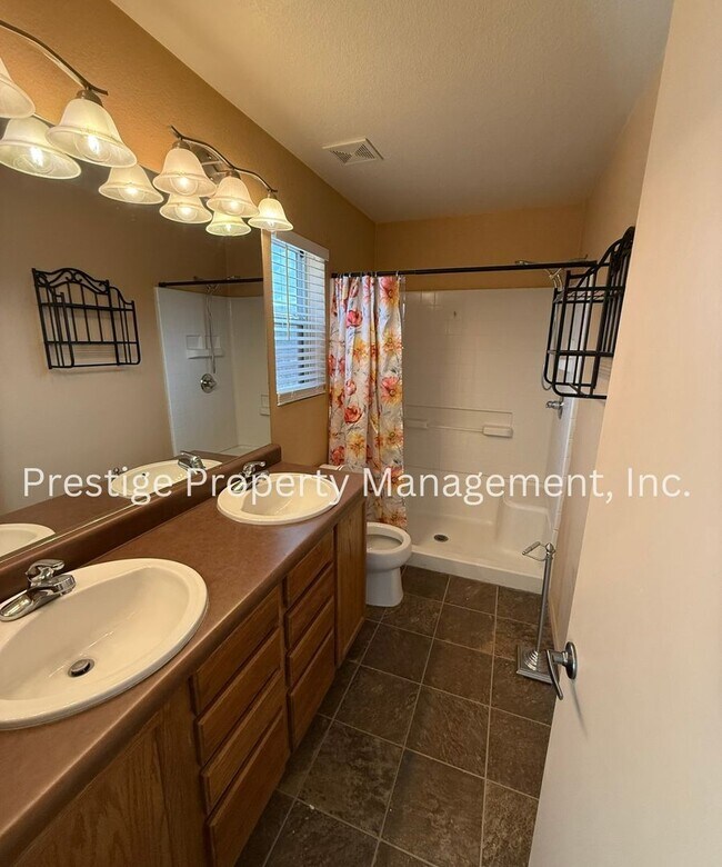 Building Photo - Large Sahuarita home in a cul-de-sac!
