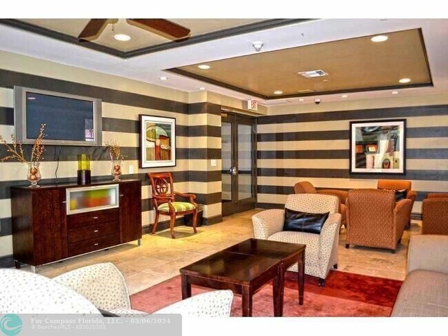 Building Photo - 520 SE 5th Ave