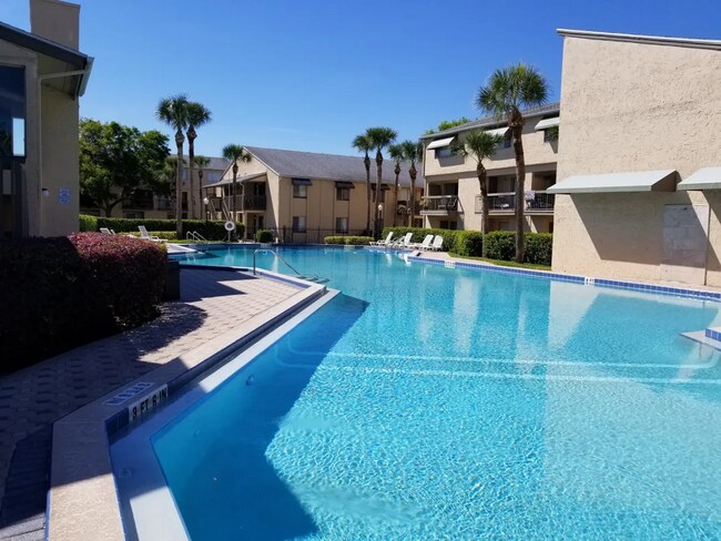 Building Photo - Avalon 2Bedrooms/1Bath Condo with front-row pool view!