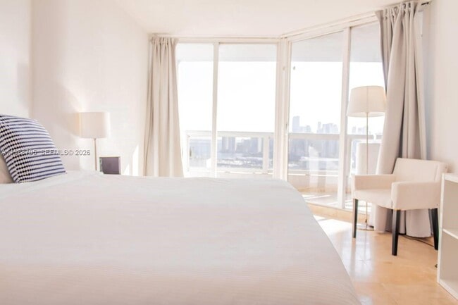 Building Photo - 1717 N Bayshore Dr