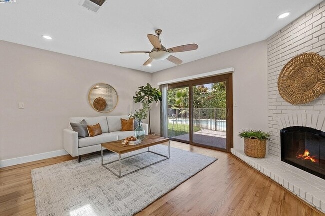 Building Photo - Updated Single-Story 4BR Home with Pool in Prime Pleasanton Valley Location