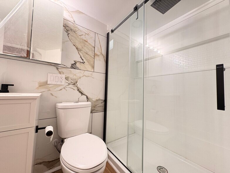 Building Photo - 5834 Phillips Ave