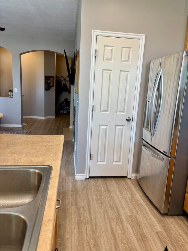 Building Photo - GORGEOUS Townhome!!!
