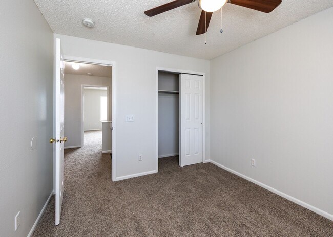 Building Photo - Newly Updated 4 Bed Home Centrally Located