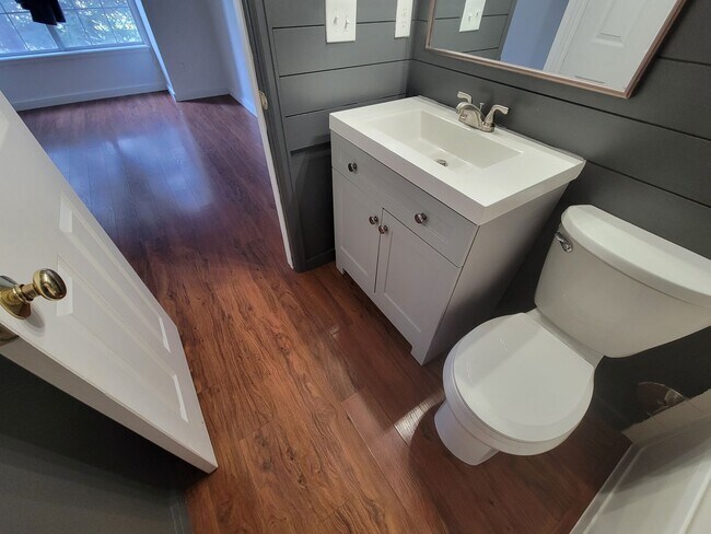 Building Photo - Fabulous Remodeled 2 bedroom , 2 bath Remodeled Condo in Country Club Greens