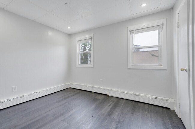 Building Photo - 112 34th St