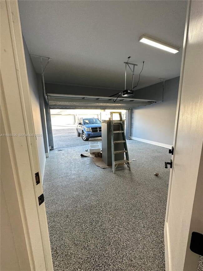 Building Photo - 4625 SW 32nd Ave