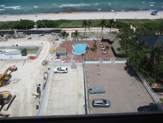 Building Photo - 5313 Collins Ave