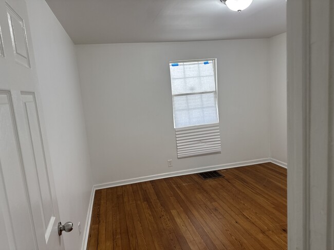 Building Photo - 1115 Winfield Ave