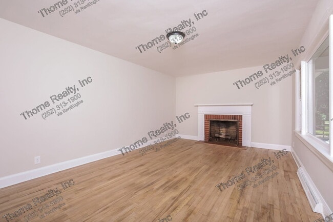 Building Photo - 920 Cedarbrook Dr