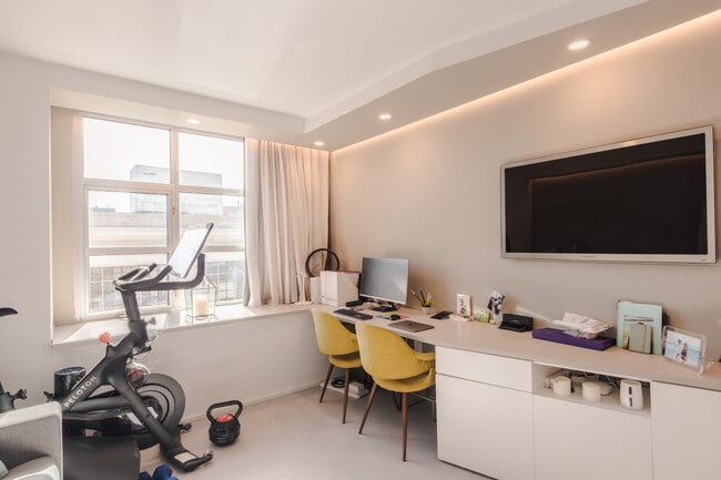 Building Photo - 1800 Washington St