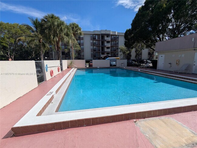 Building Photo - 2771 Riverside Dr