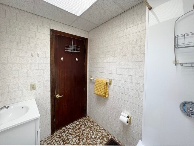 Building Photo - 196 Falcon St