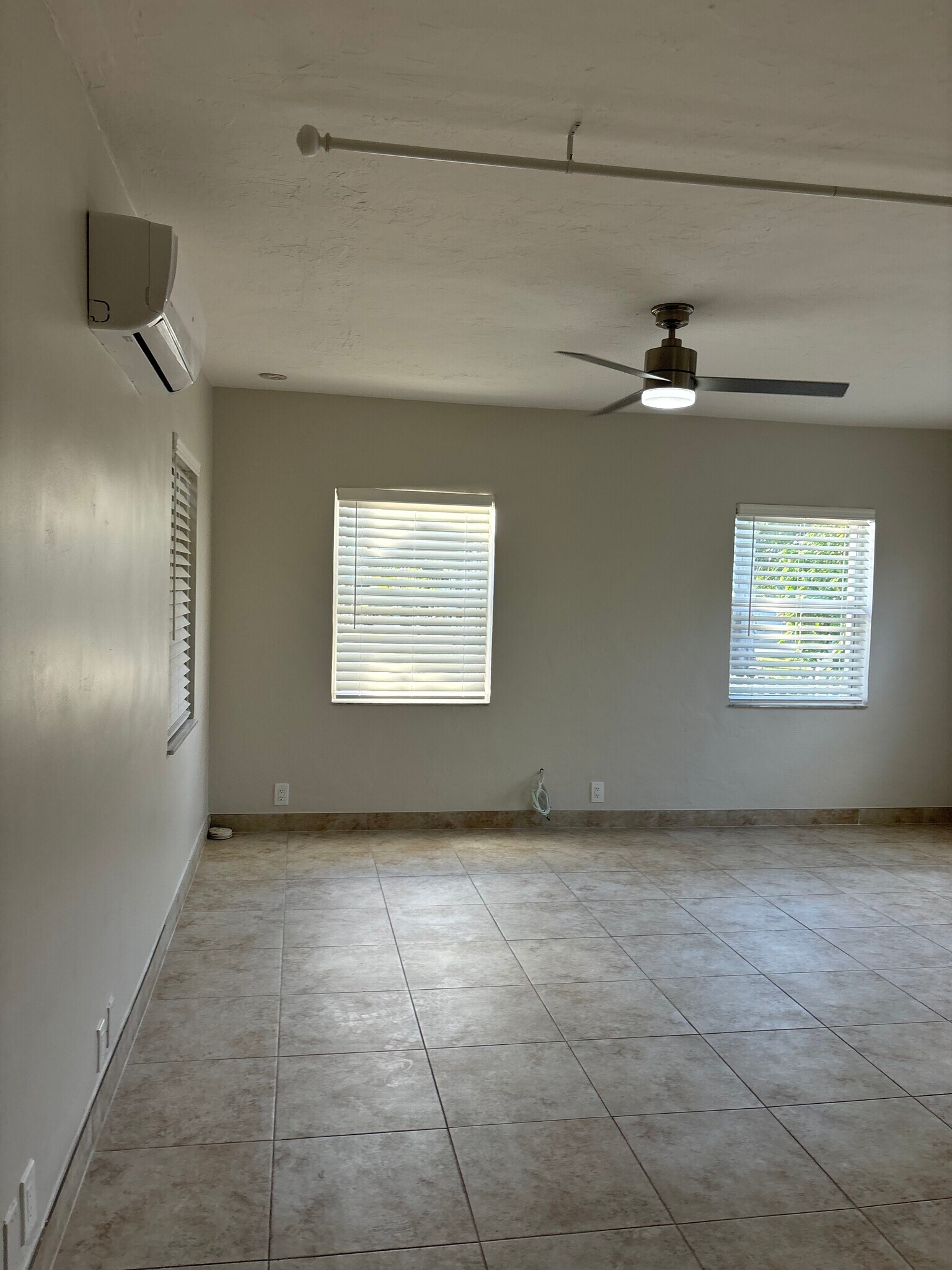 Building Photo - 1017 N 16th Ct