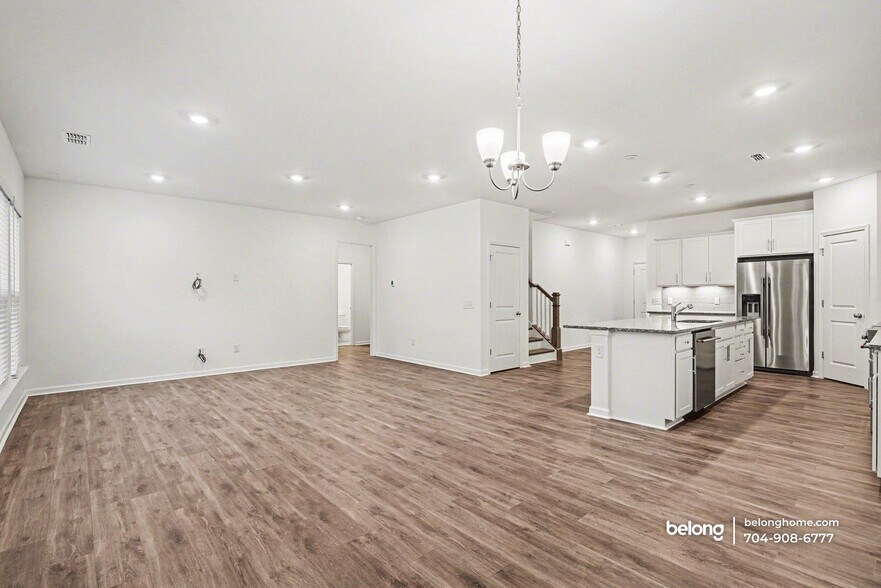 Building Photo - 1817 Riverbend Ave