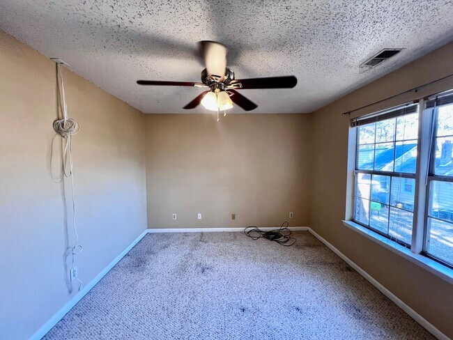 Building Photo - 2 bedroom 2 bathroom condo blocks from the Virginia Beach Oceanfront.