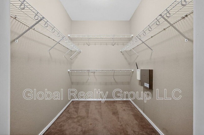 Building Photo - 216 Silver Wing