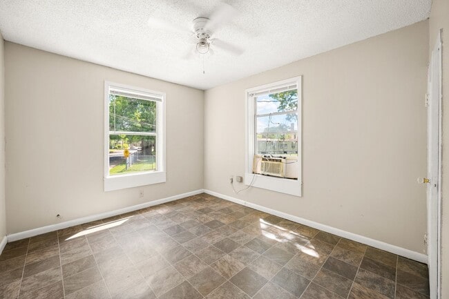 Building Photo - 2404 Orange St