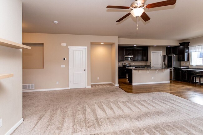 Building Photo - Beautiful Home with Stunning Views!