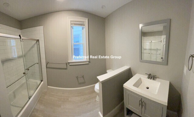 Building Photo - 15 Dix St