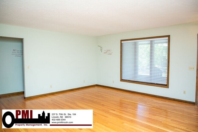 Building Photo - 3 Bedroom and 2 bathroom House for rent
