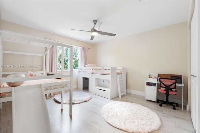 Building Photo - 932 Nandina Dr