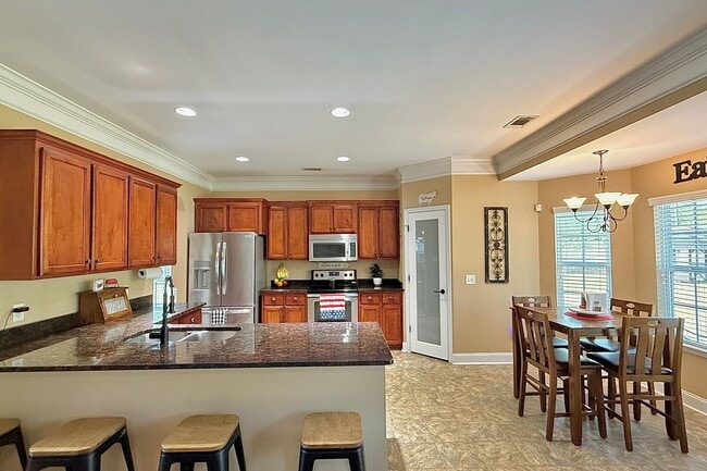 Building Photo - 470 Briarcrest Dr NE