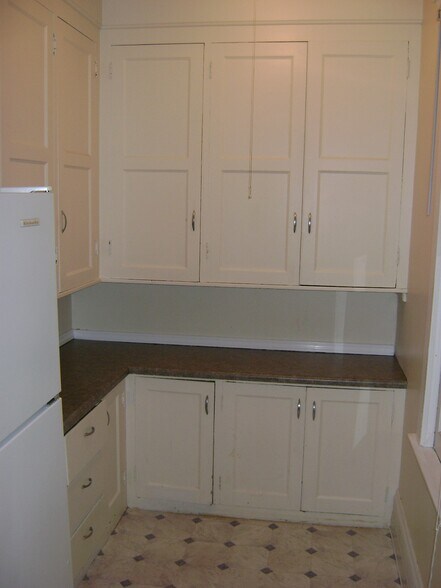 Building Photo - 627 Ontario St SE