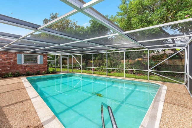 Building Photo - 931 NW 9th Ct