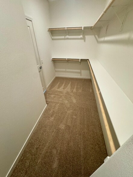 Building Photo - 16185 Lozano St