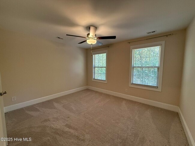 Building Photo - 300 Mashie Ct