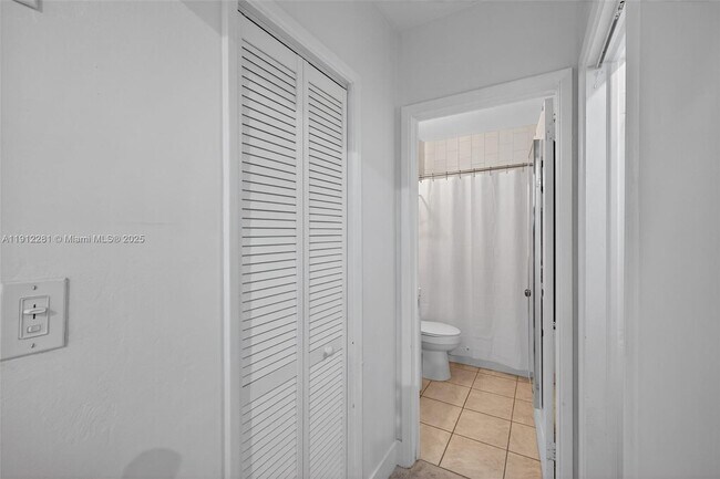 Building Photo - 820 N Ocean Blvd