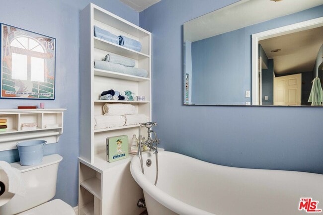 Building Photo - 3024 Angus St