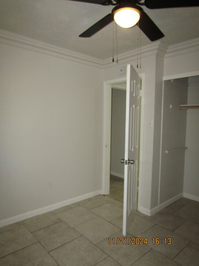 Building Photo - 5 Bedrooms. Newly renovated! $200 off firs...