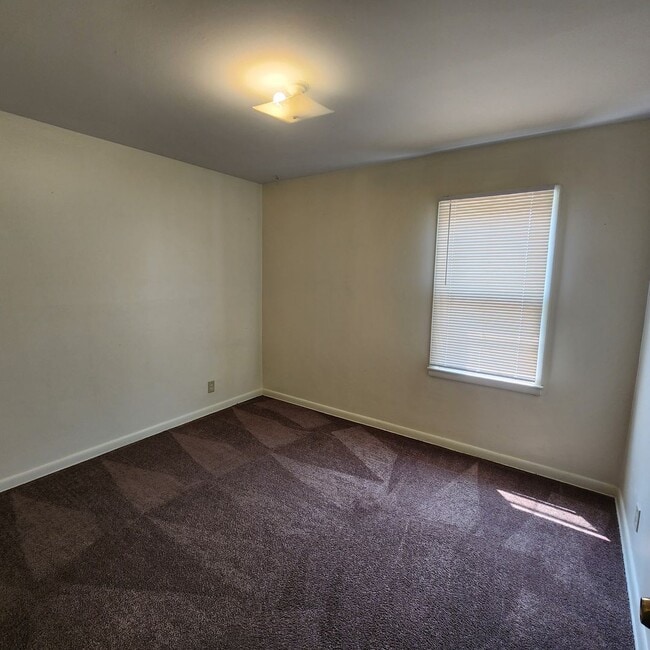 Building Photo - Affordable Eastside Apartment