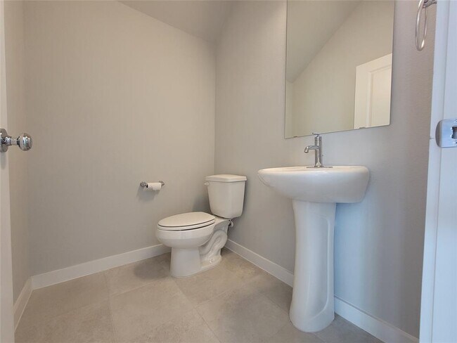 Building Photo - 1301 Showbox St