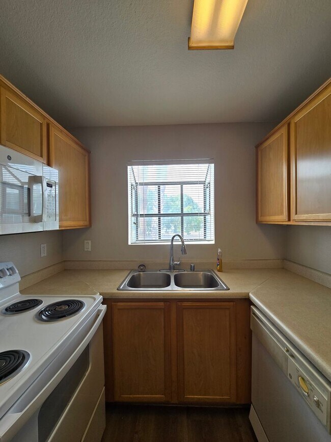 Building Photo - 2987 Juniper Hills Blvd