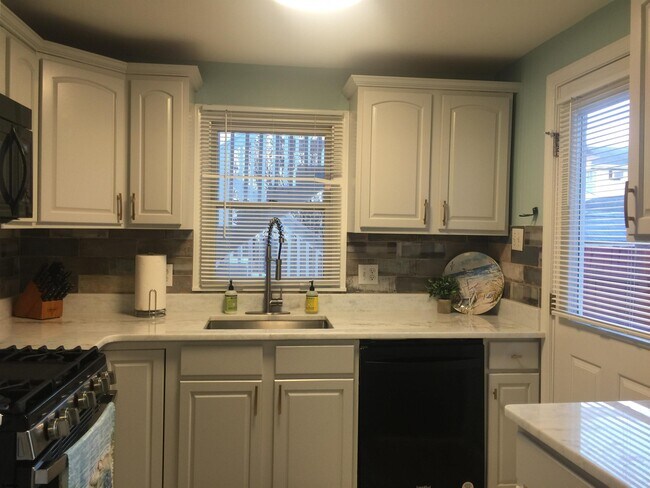 Building Photo - 205 3rd St S