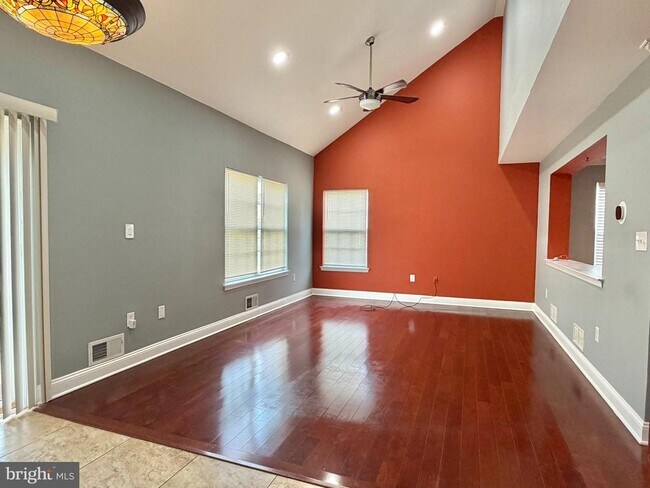 Building Photo - 37 Richards Rd