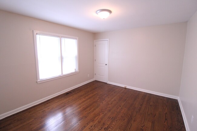 Building Photo - 1/2 Month FREE On This 2 Bedroom 1 Bath Ho...