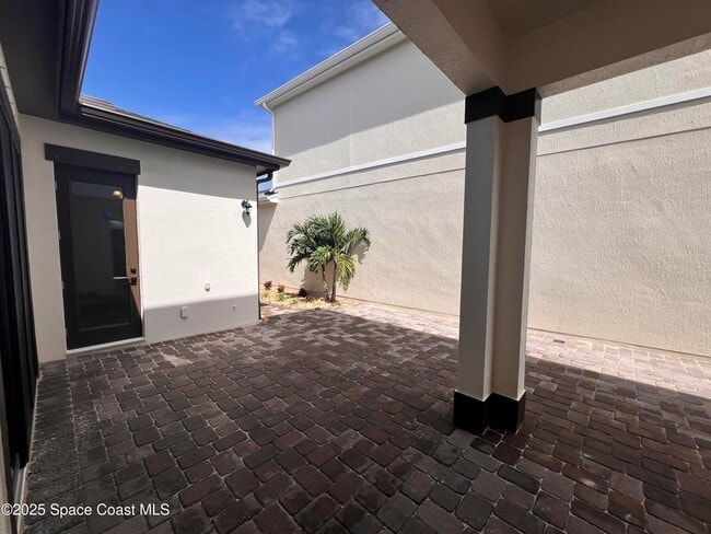 Building Photo - 7680 Allure Dr