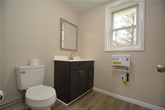 Building Photo - 4395 Nine Mile Point Rd - Unit N Rd