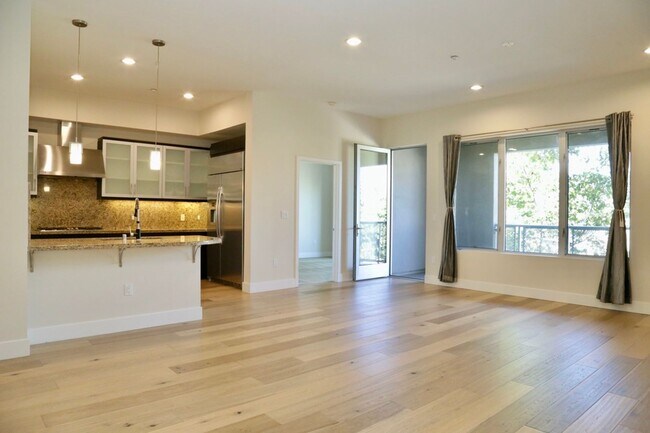 Primary Photo - Luxury Condo Living in Central Park West –...