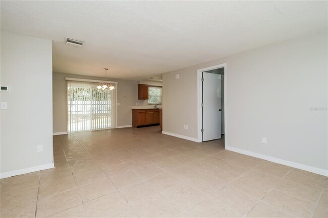 Building Photo - 535 San Lanta Cir