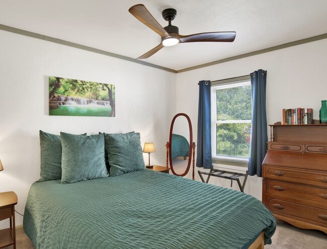 Building Photo - Cute Furnished Cottage close to NAS