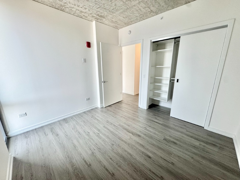 Building Photo - 461 W Chicago Ave