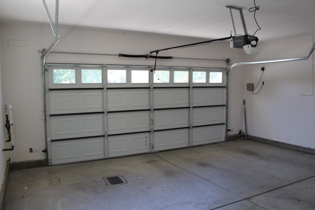 Building Photo - 14910 Via Messina Dr